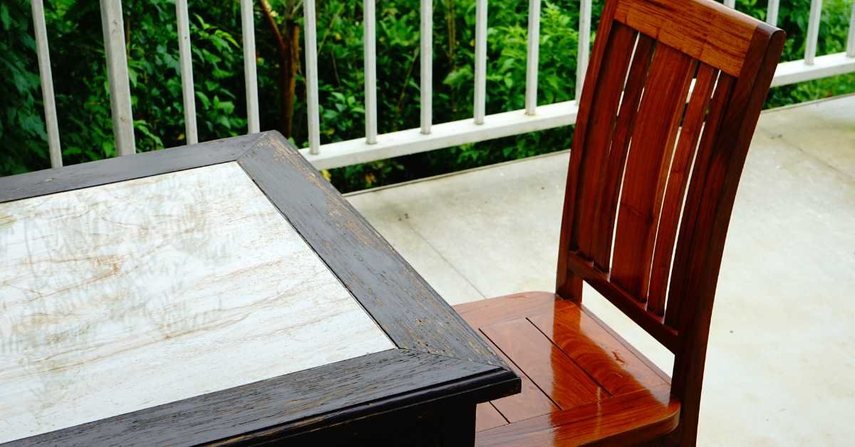 Foldable Breakfast Table Setup