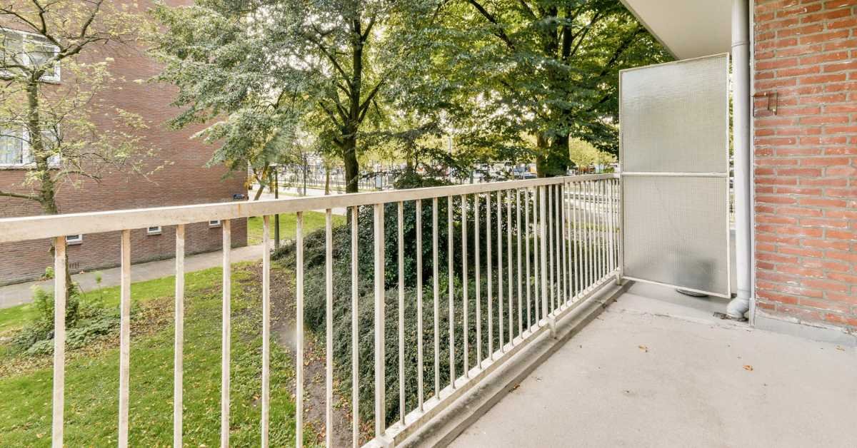 Modern Café-Style Balcony