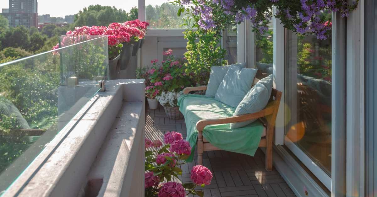 How to Choose Pot, Soil, and Space When Balcony is Small and Windy