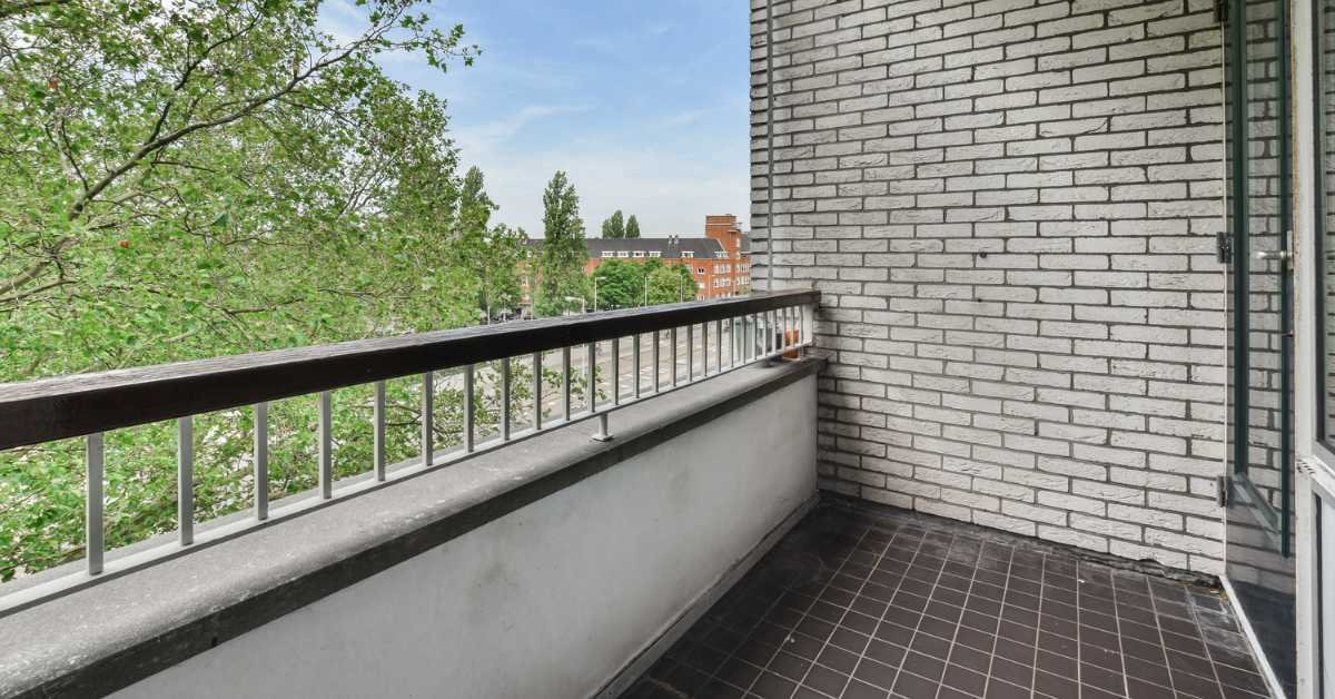 balcony with empty floor